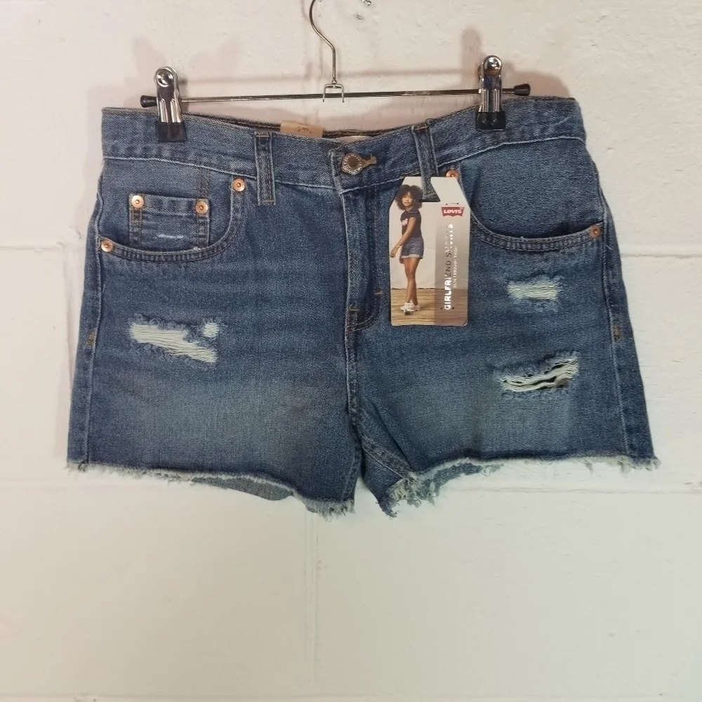 Levis girlfriend slim through thigh shorts